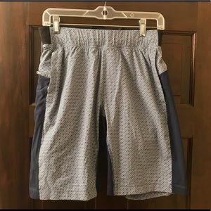 Men’s Lululemon shorts size small with Liner